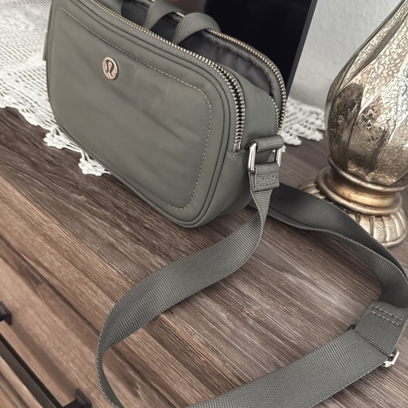 lululemon athletica Crossbody Bag in Olive Green - Picture 3 of 7